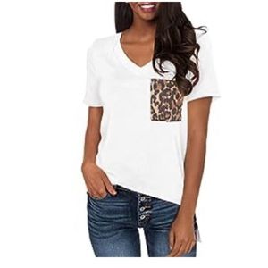 2 V-neck T shirts with split hem and leopard pocket details